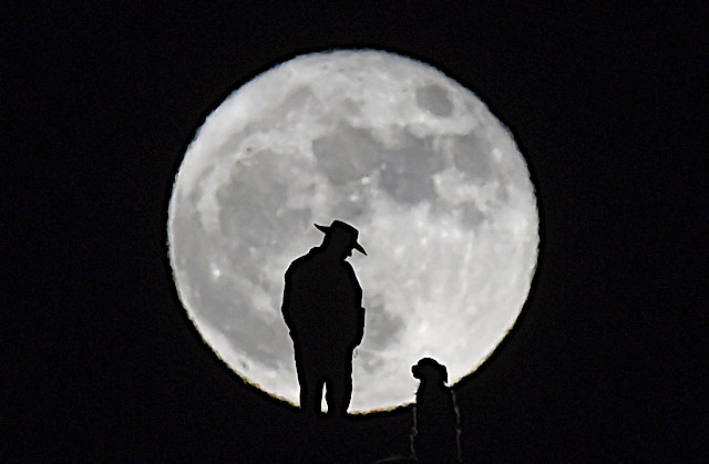 Supermoon_AP.jpg