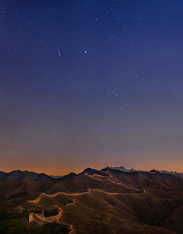 comet_lovejoy_over_the_great_wall_.jpg