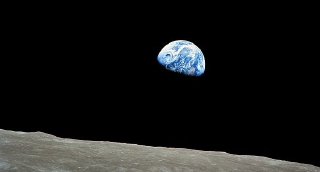 http://americandigest.org/sidelines/2010/01/600px-NASA-Apollo8-Dec24-Earthrise.jpg