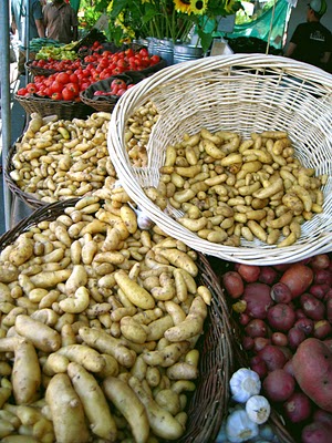 Potatoes%20and%20tomatoes%20on%20display.jpg