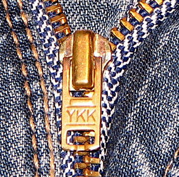 aYKK_Zipper_on_Jeans_close_up.jpg