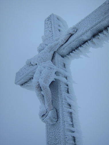 http://americandigest.org/sidelines/2014/07/a_ice_christ_ona_cross.jpg