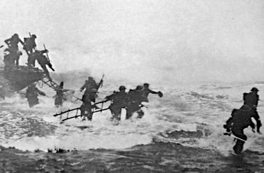 jack_churchill_leading_training_charge_with_sword.jpg