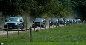 obamas-motorcade-to-the-bookstore.jpg