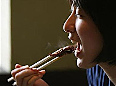 woman-eating-using-chopstick.jpg