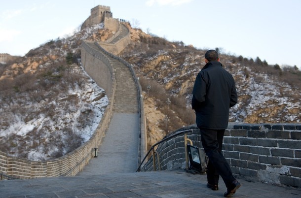 u-s-president-barack-obama-tours-the-great-wall-in-badaling-china-2.jpg